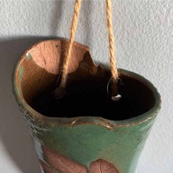 VTG Stoneware Glazed Ceramic Impressed Leaves Wall Vase Pocket Handmade ByMorgan - Picture 4 of 6